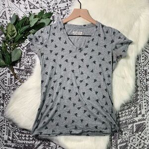 Converse V-neck high tops sneakers t-shirt